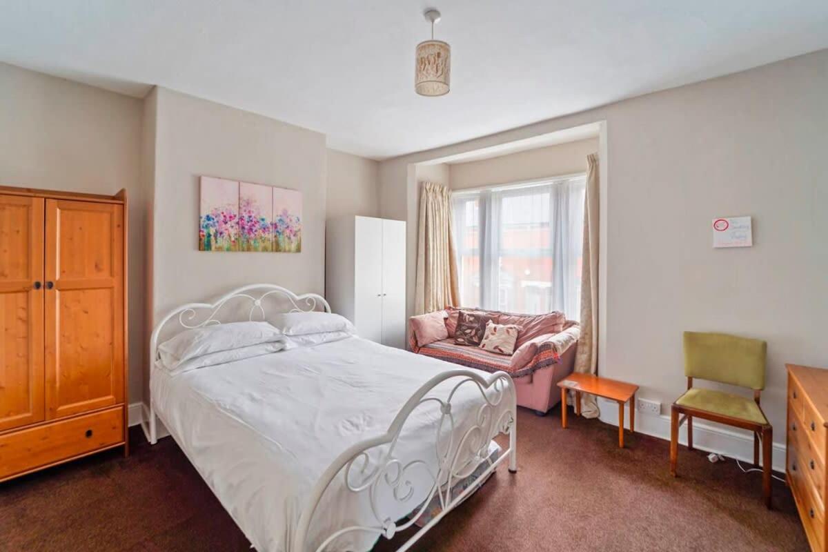 4 Bed Homely Retreat - 伍尔弗汉普顿 外观 照片