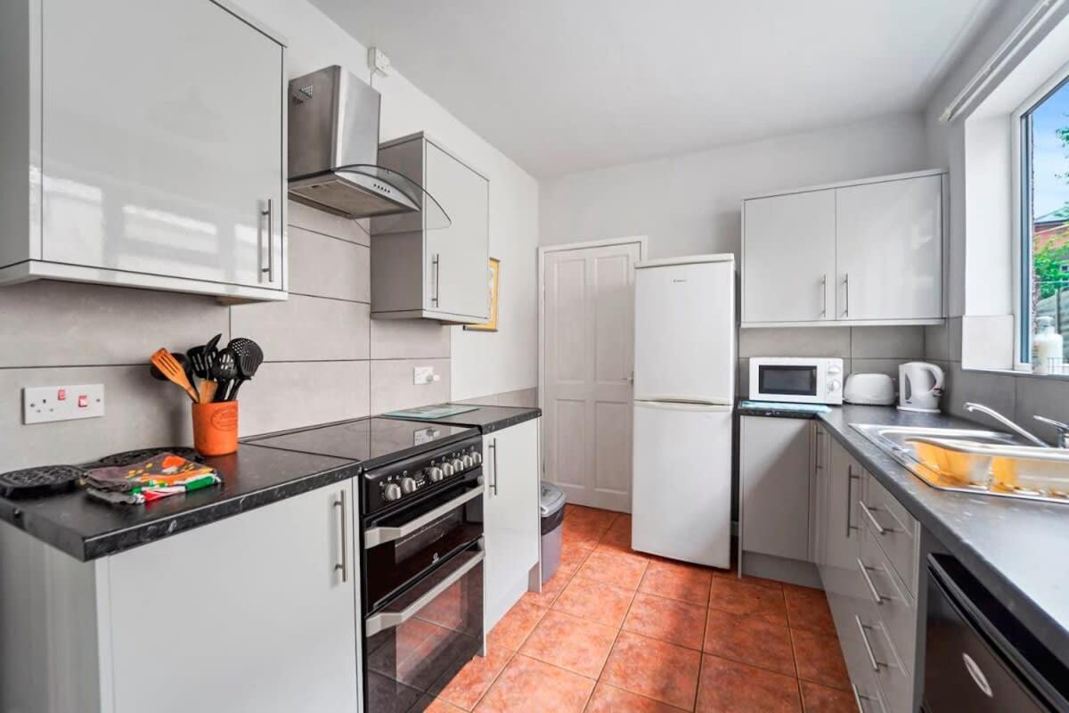 4 Bed Homely Retreat - 伍尔弗汉普顿 外观 照片